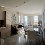 Victoria Plaza Διαμέρισμα Μεντόν