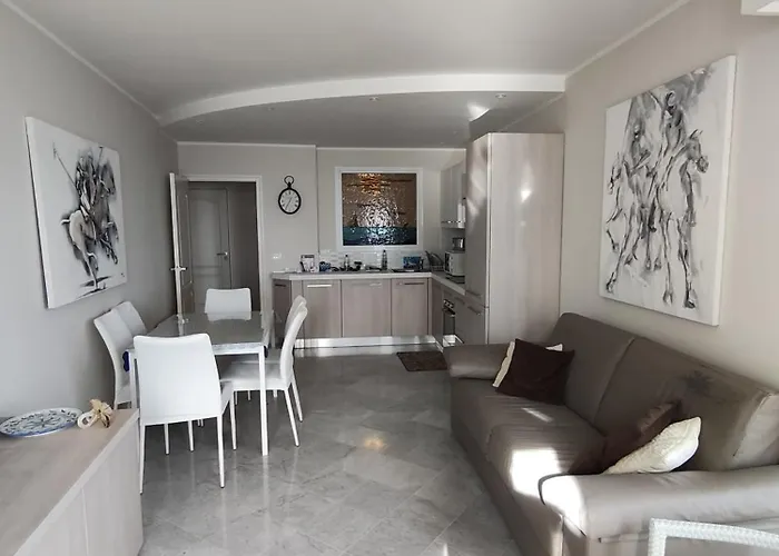 Victoria Plaza Апартаменты