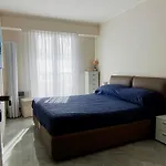 Victoria Plaza Апартаменты *